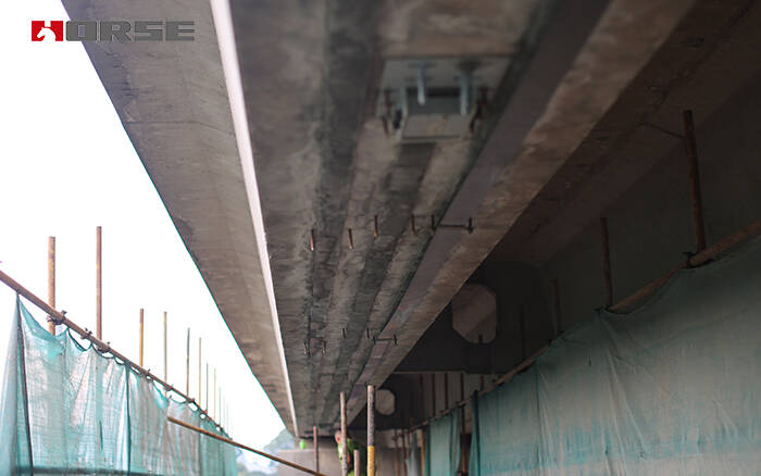 Repairing concrete structures with pretsress fiber reinfroced polymer(FRP) Repairing concrete structures with pretsress fiber reinfroced polymer(FRP)