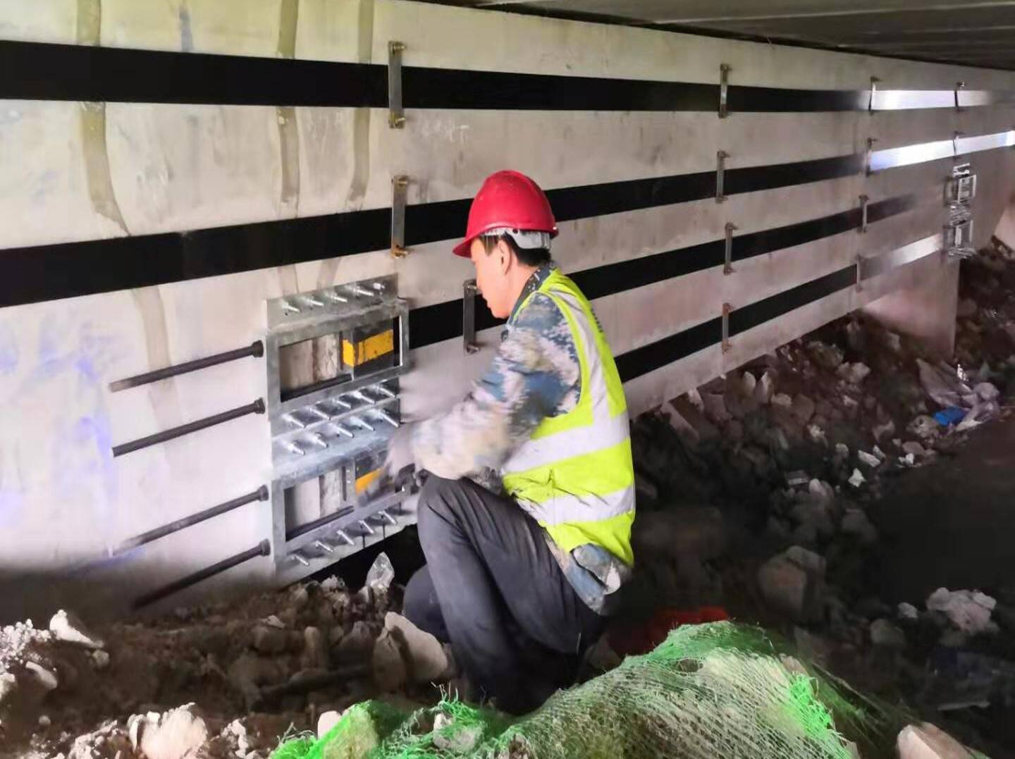 Horse prestressed CFRP plate Horse prestressed CFRP plate