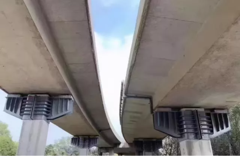 Reinforcement by adding steel cap beams on the top of the pier Reinforcement by adding steel cap beams on the top of the pier